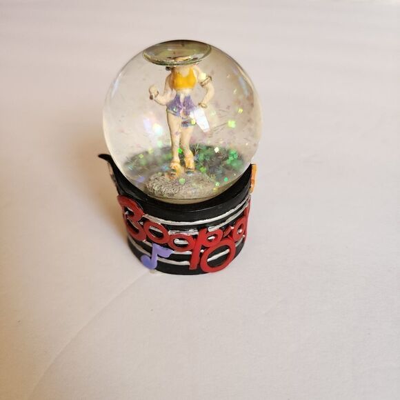 Betty Boop 1999 Small Snowglobe - Picture 3 of 6